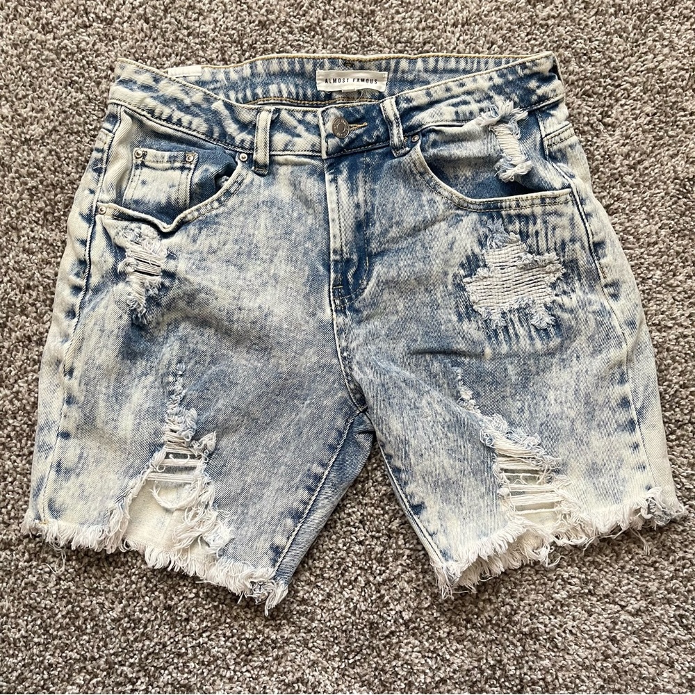 Almost Famous Distressed Raw Hem Denim Short Shorts Size 7 Juniors